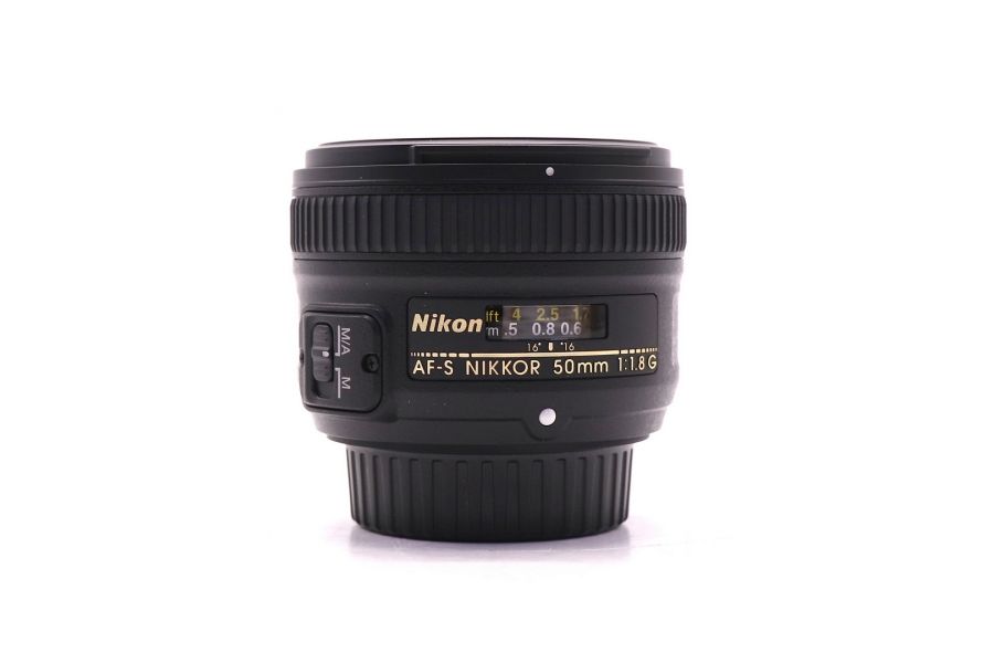 Объектив Nikon 50mm f/1.8G AF-S Nikkor в упаковке