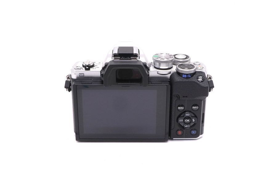 Olympus OM-D E-M10 Mark IV body silver в упаковке (пробег 265 кадров)