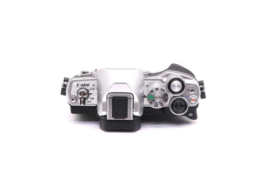 Olympus OM-D E-M10 Mark IV body silver в упаковке (пробег 265 кадров)