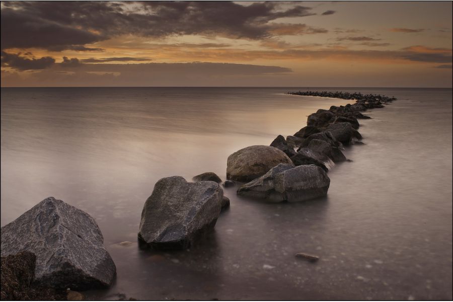 Nikon Zoom-Nikkor 80-200mm f/4.5 (Japan, 1981)