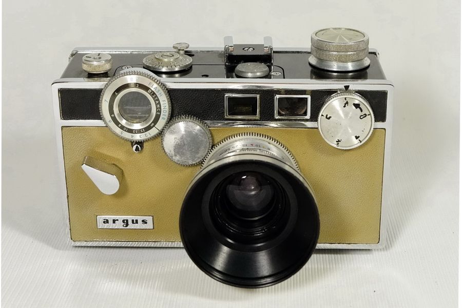Argus C3 + Lens 4.5/35mm (USA, 1961)