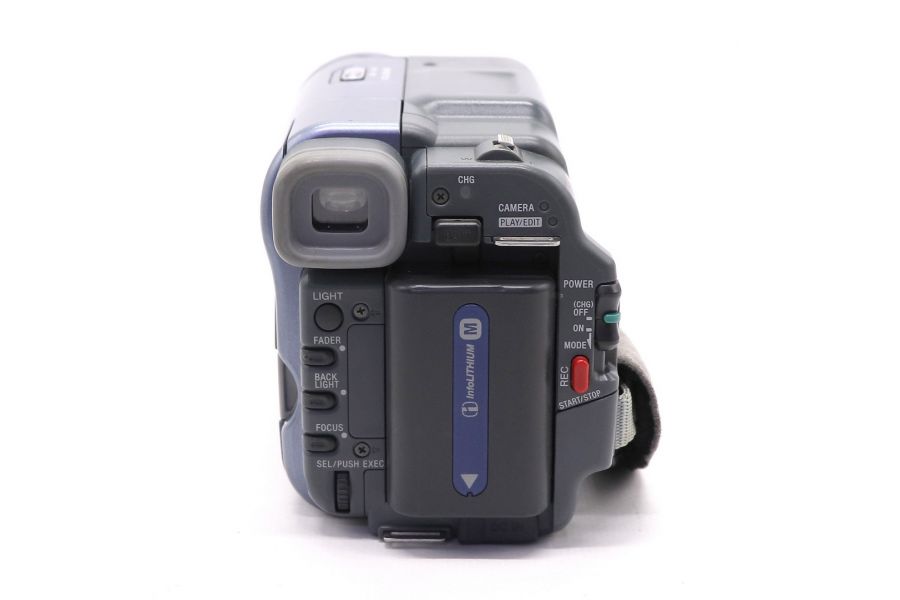 Видеокамера Sony CCD-TRV228E в упаковке