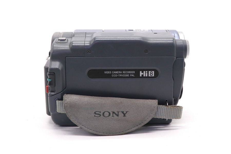 Видеокамера Sony CCD-TRV228E в упаковке