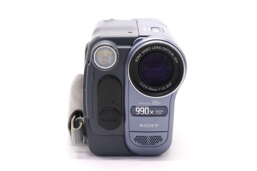 Видеокамера Sony CCD-TRV228E в упаковке