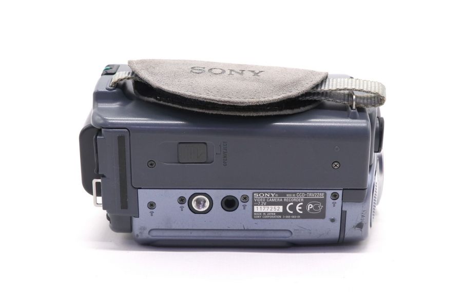 Видеокамера Sony CCD-TRV228E в упаковке