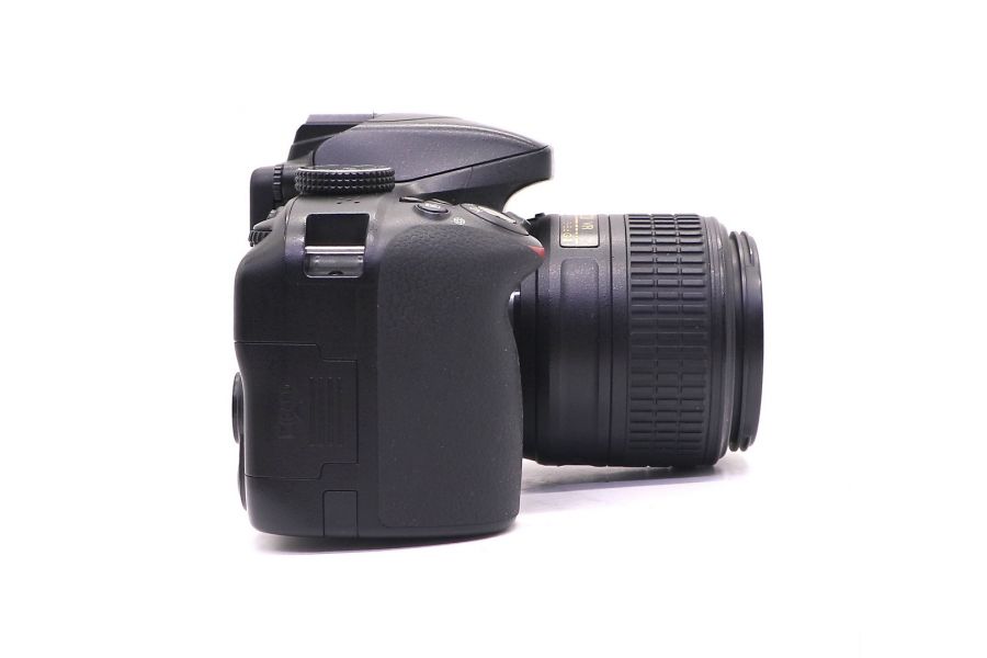 Nikon D3300 kit (пробег 13730 кадров)