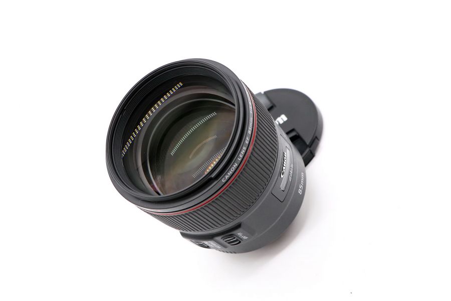 Canon EF 85mm f/1.4L IS USM в упаковке