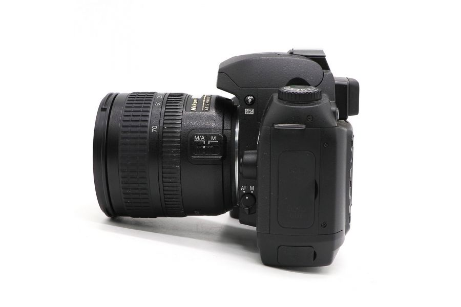 Nikon D70 kit 18-70mm f/3.5-4.5G ED-IF AF-S DX Zoom Nikkor