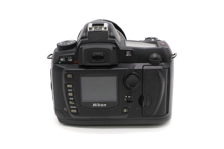 Nikon D70 kit 18-70mm f/3.5-4.5G ED-IF AF-S DX Zoom Nikkor