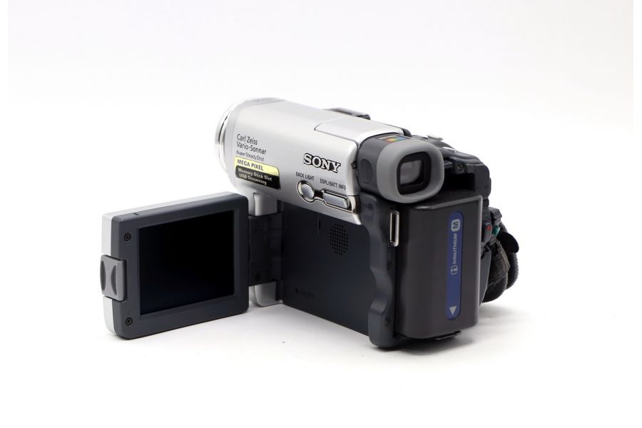 Видеокамера Sony DCR-TRV33E