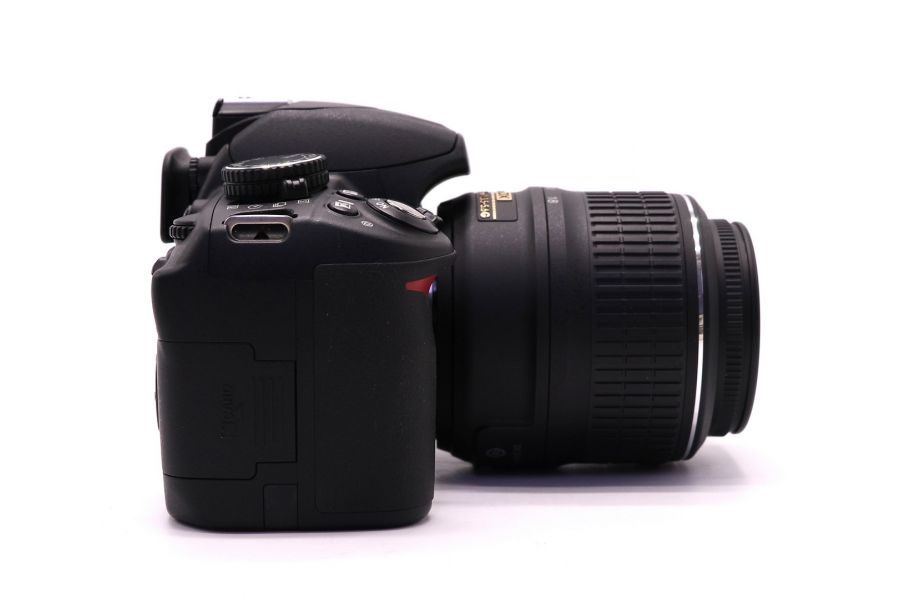 Nikon D3100 kit (пробег 1600 кадров)