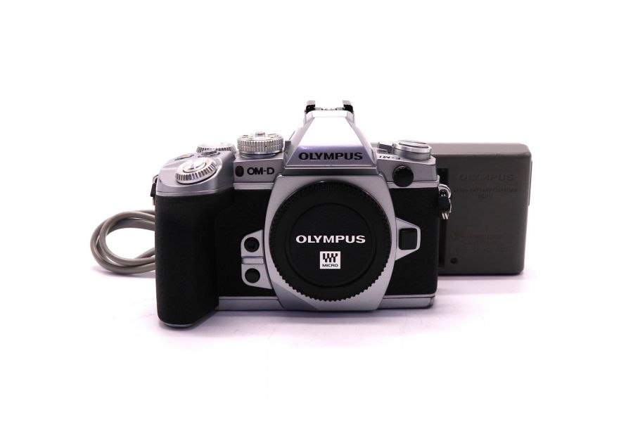 Olympus OM-D E-M1 body (пробег 57055 кадров)