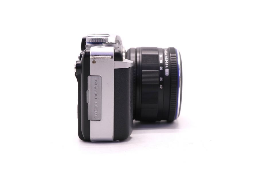 Фотокамера Olympus pen E-PL1 kit (пробег 7500 кадров)