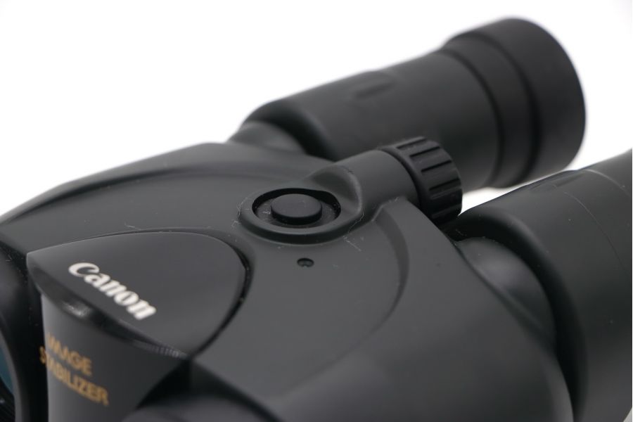 Бинокль Canon 10x30 IS
