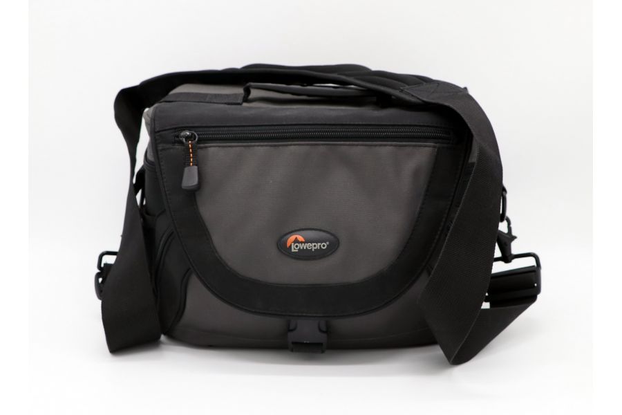 Сумка Lowepro Nova Mini