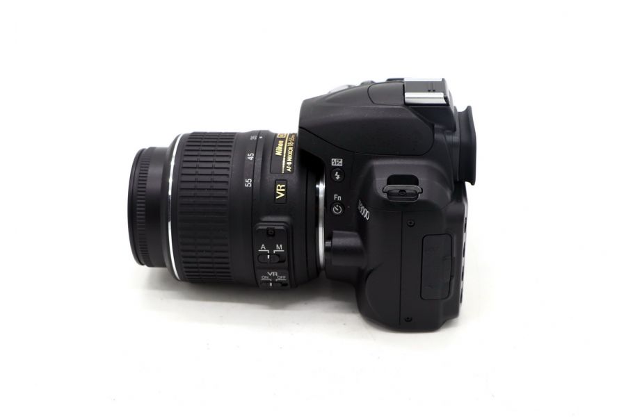Nikon D3000 kit (пробег 41612 кадров)