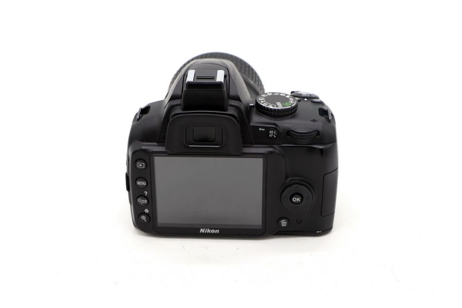 Nikon D3000 kit (пробег 41612 кадров)