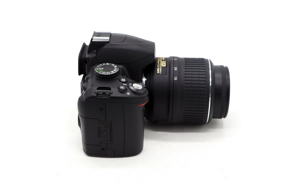 Nikon D3000 kit (пробег 41612 кадров)