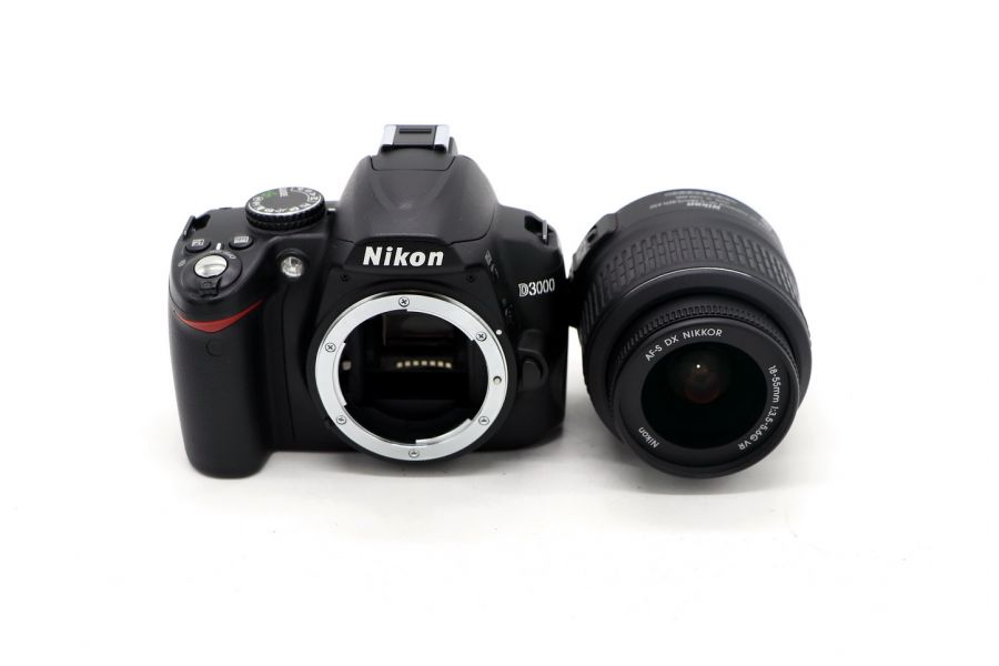 Nikon D3000 kit (пробег 41612 кадров)