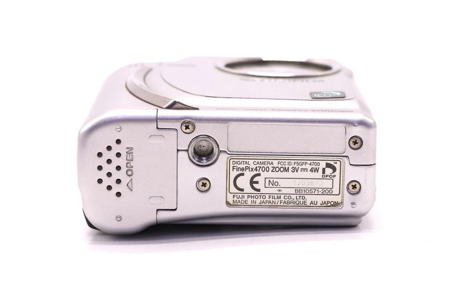 Fujifilm FinePix 4700 компактная цифровая камера