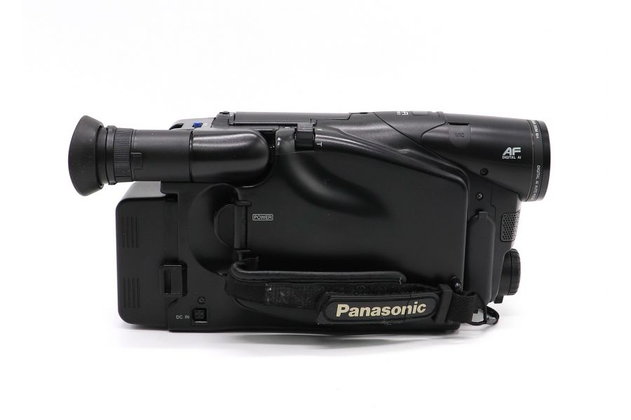 Видеокамера Panasonic NV-R330EN в упаковке