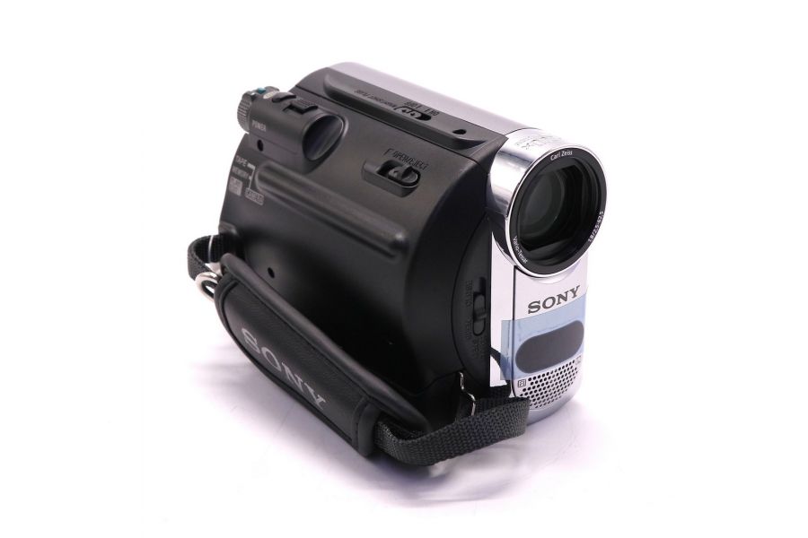 Видеокамера Sony DCR-HC62E в упаковке