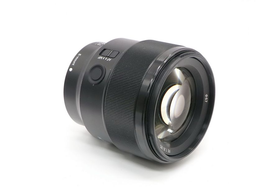 Sony FE 85mm f/1.8 (SEL85F18) в упаковке