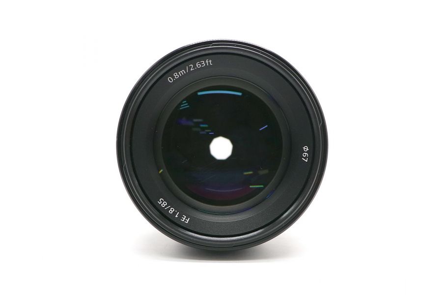 Sony FE 85mm f/1.8 (SEL85F18) в упаковке