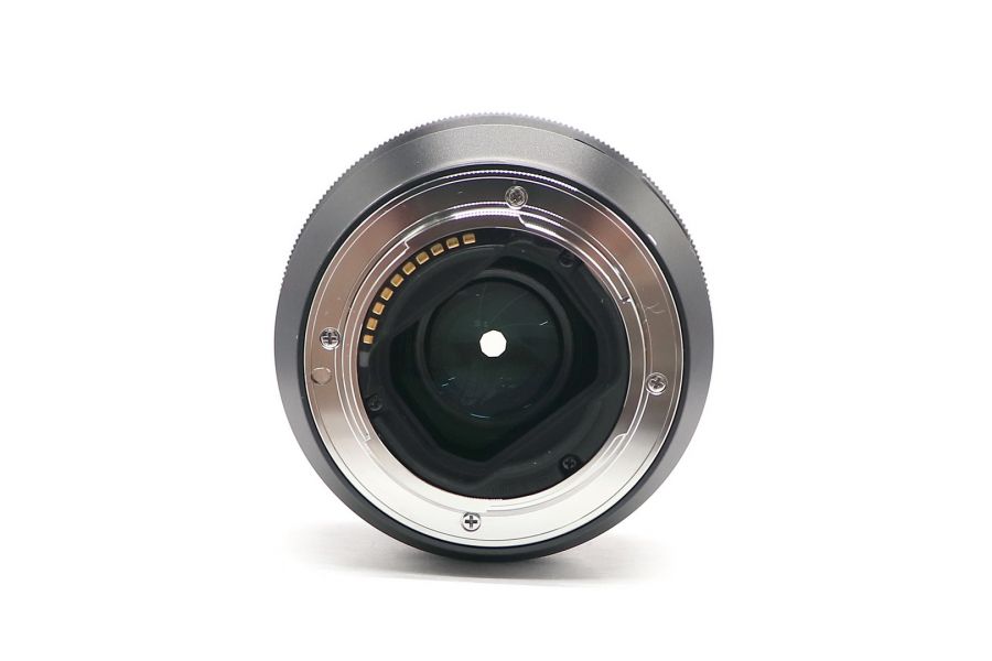 Sony FE 85mm f/1.8 (SEL85F18) в упаковке