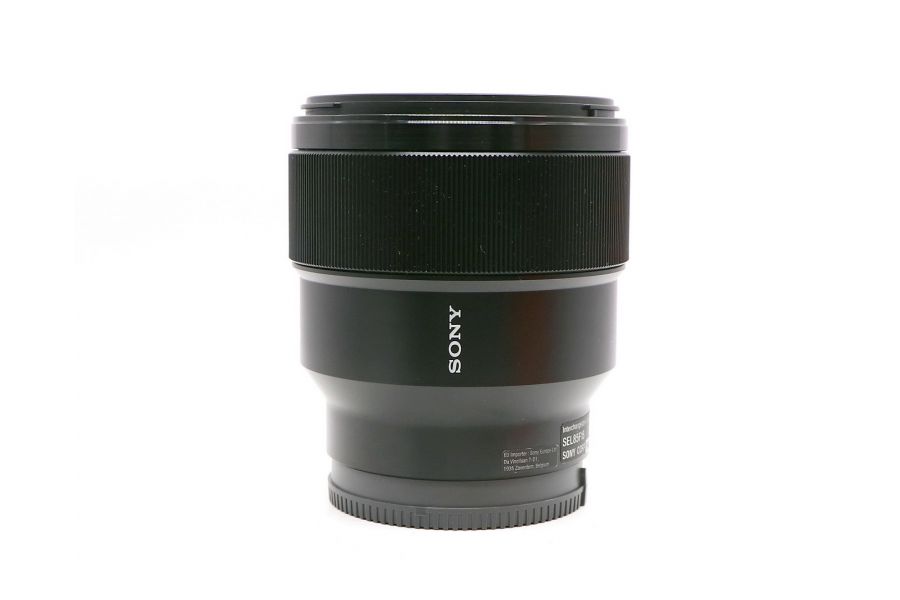 Sony FE 85mm f/1.8 (SEL85F18) в упаковке