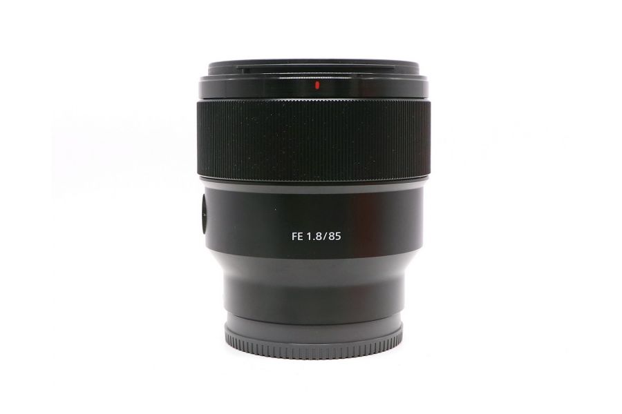 Sony FE 85mm f/1.8 (SEL85F18) в упаковке