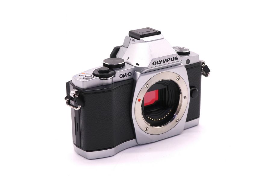 Olympus OM-D E-M5 body (пробег 1985 кадров)