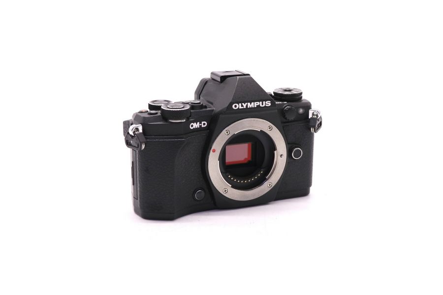 Olympus OM-D E-M5 II body (пробег 7485 кадров)