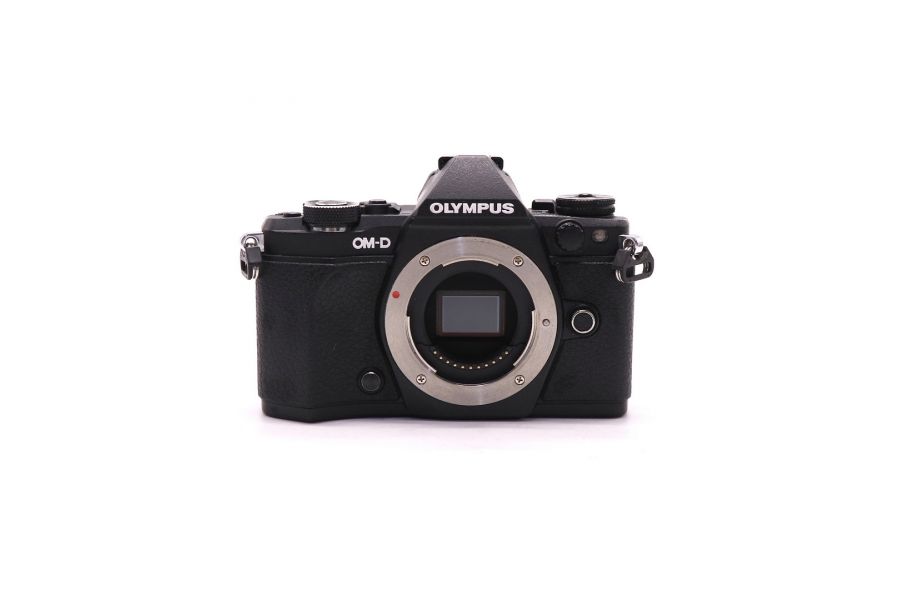Olympus OM-D E-M5 II body (пробег 7485 кадров)