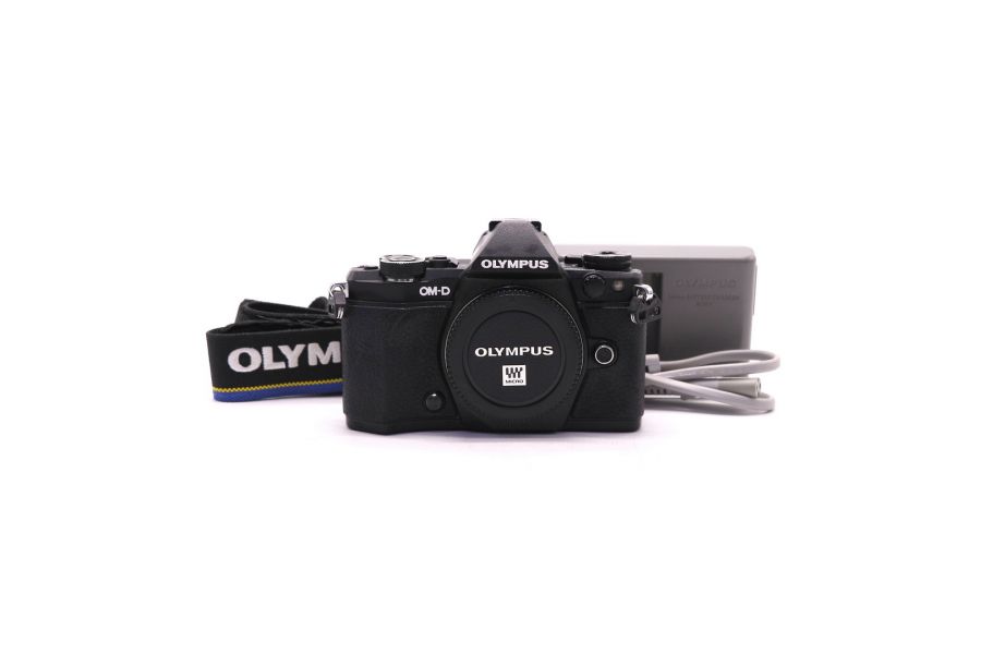 Olympus OM-D E-M5 II body (пробег 7485 кадров)