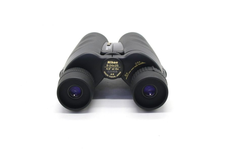 Бинокль Nikon Travelite V Zoom 8-24x25