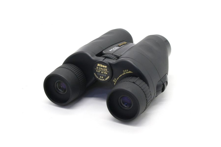 Бинокль Nikon Travelite V Zoom 8-24x25