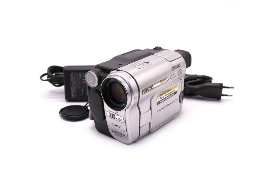 Видеокамера Sony CCD-TRV438E 