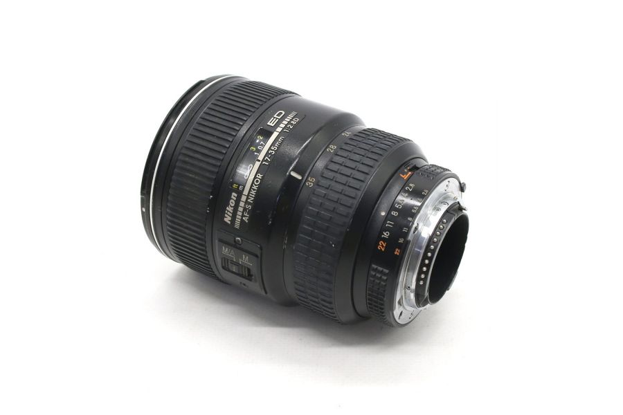 Nikon 17-35mm f/2.8D IF-ED AF-S Zoom-Nikkor (Japan)