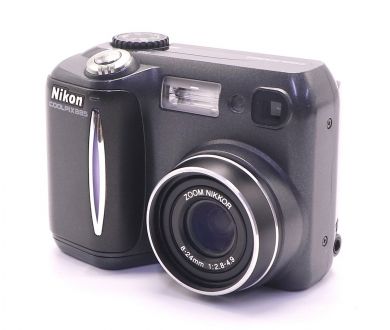 Nikon Coolpix 885 (Korea, 2005)