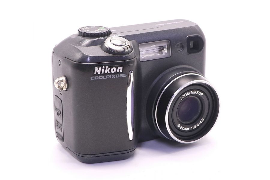 Nikon Coolpix 885 (Korea, 2005)