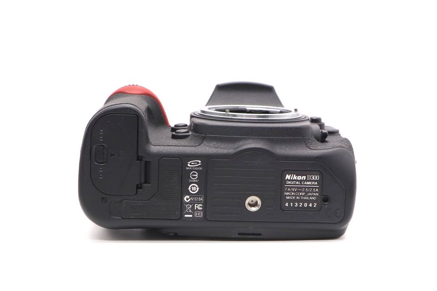 Nikon D300 body (пробег 3920 кадров)