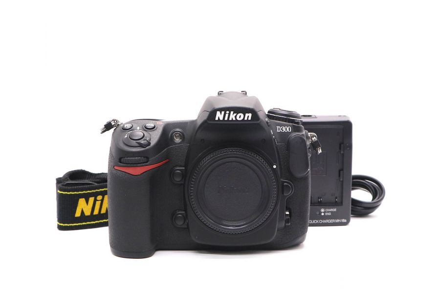 Nikon D300 body (пробег 3920 кадров)