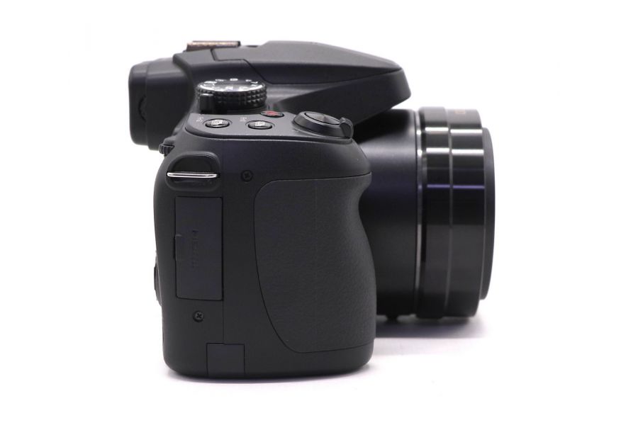 Panasonic Lumix DC-FZ82 в упаковке