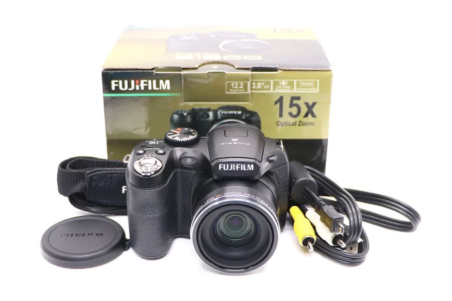 Fujifilm FinePix S1600 в упаковке