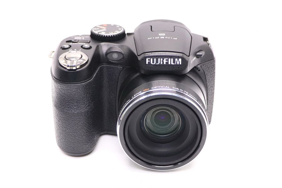 Fujifilm FinePix S1600 в упаковке
