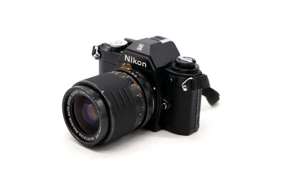 Nikon EM + Rokinon Auto Zoom Super Coated f/3.5-4.5 35-70mm 