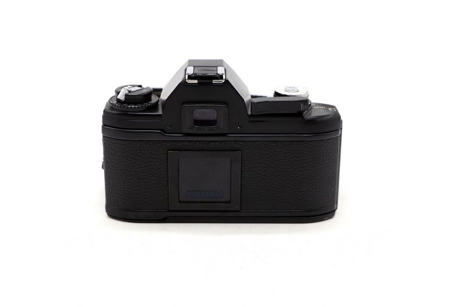 Nikon EM + Rokinon Auto Zoom Super Coated f/3.5-4.5 35-70mm 