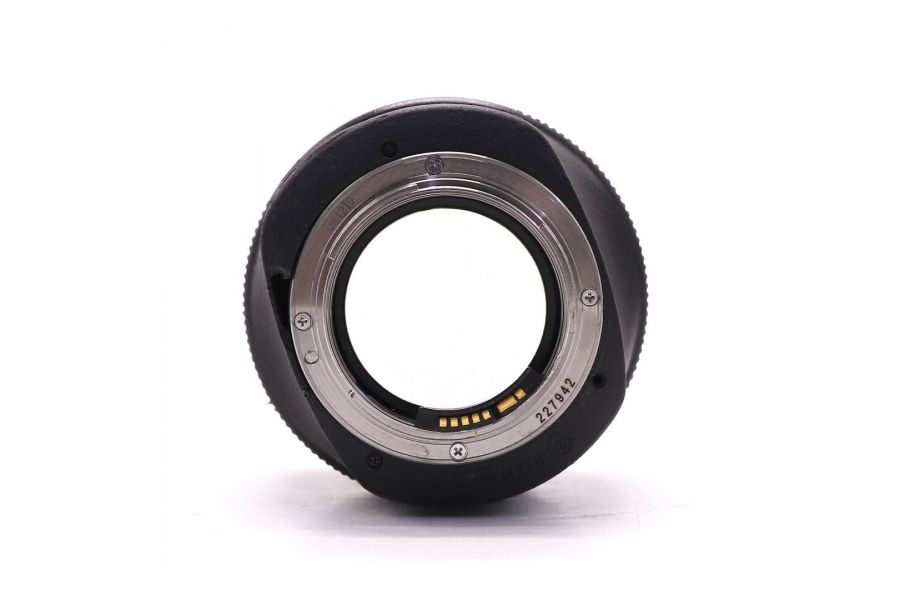 Canon EF 85mm f/1.2L II USM (Japan, 2017)