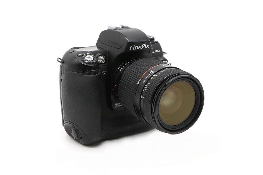 Fujifilm FinePix S3 Pro kit 35-70mm f/2.8 AF Nikkor